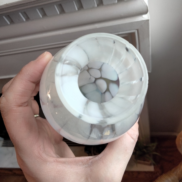 5" iridescent swirl urn mini glass vase - Picture 6 of 9